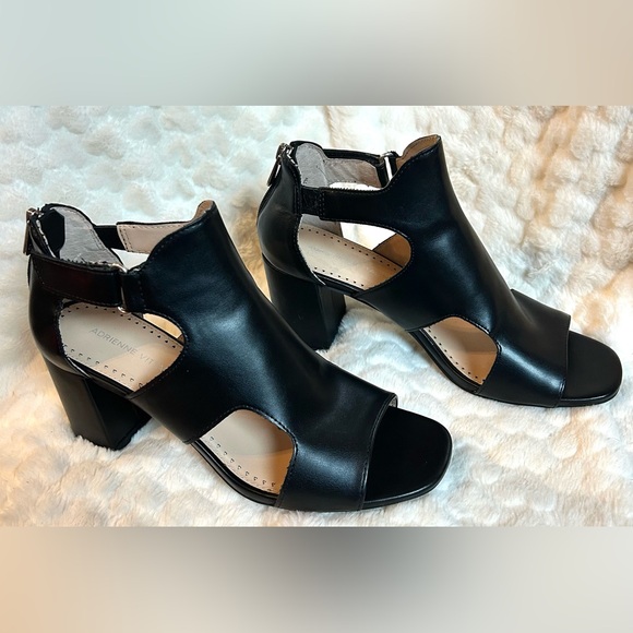 Adrienne Vittadini Shoes - Adrienne Vittadini Black Cutout chunky block heels women’s size 9M